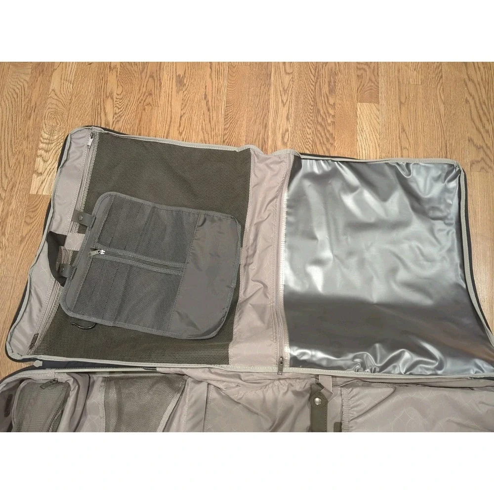 American Tourister 2 Wheels Garment Bag - Black